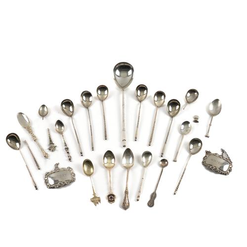 A GROUP OF SILVER, FOREIGN AND PLATED WARES (22)