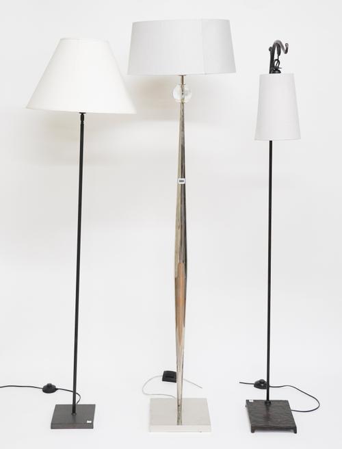 A MODERN CHROME AND GLASS STANDARD LAMP WITH SHADES (3)
