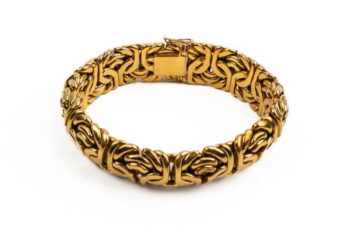 A GOLD MULTIPLE LINK BRACELET
