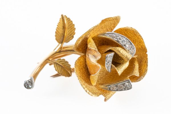 A DIAMOND ROSE BROOCH