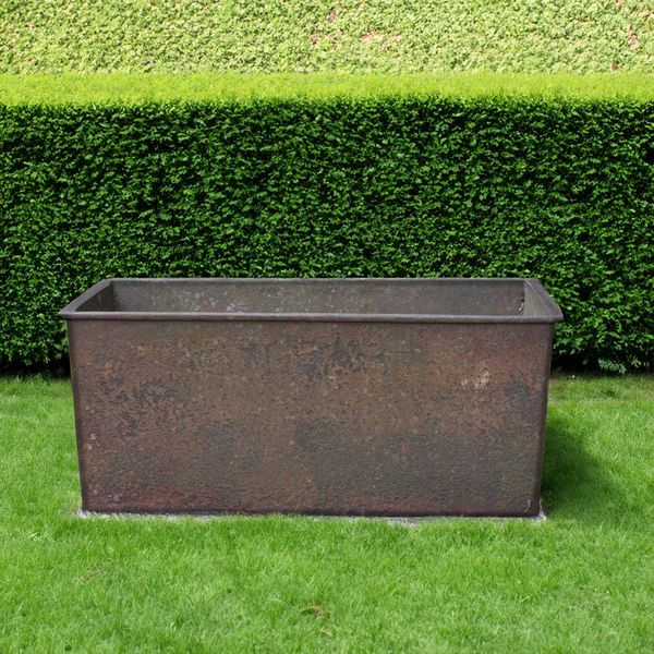 AN EARLY 20TH CENTURY CAST IRON RECTANGULAR TROUGH