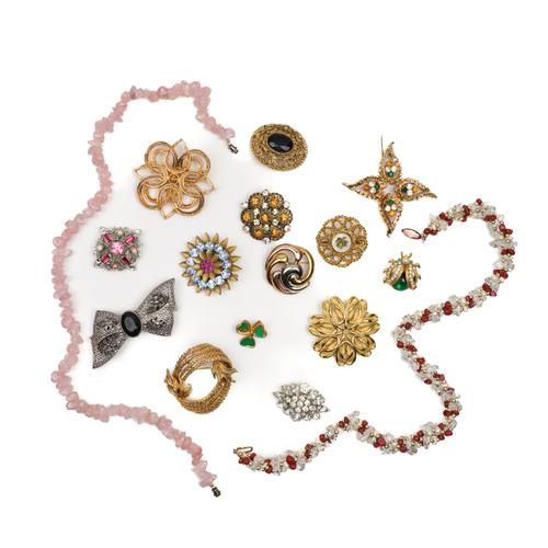 A COLLECTION OF COSTUME JEWELLERY (QTY)