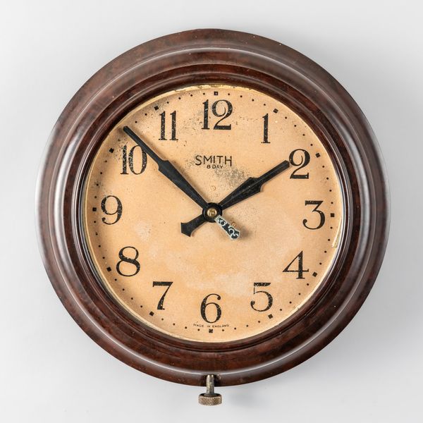 A MID 20TH CENTURY BAKELITE WALL CLOCK