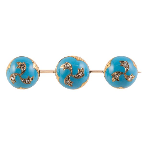 AN ENAMELLED BAR BROOCH