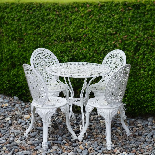 A WHITE PAINTED CAST ALUMINIUM CIRCULAR GARDEN TABLE (5)