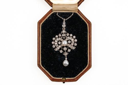 A DIAMOND AND PEARL PENDANT BROOCH