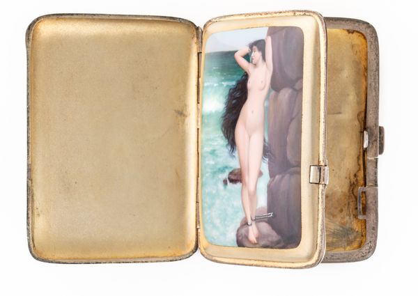 A EUROPEAN ENAMELLED CIGARETTE CASE