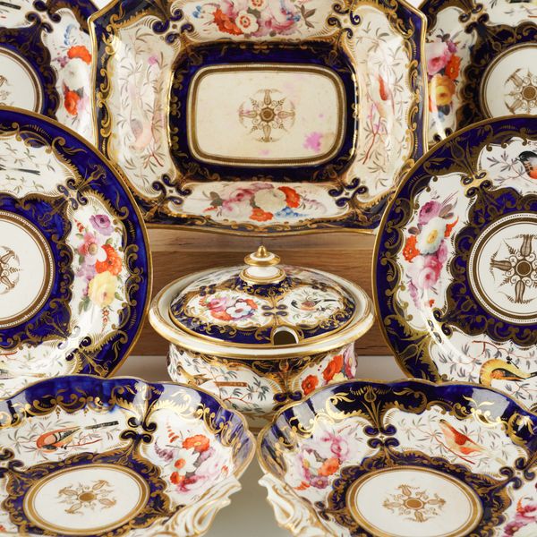 A COALPORT PORCELAIN COMPOSITE PART DESSERT SERVICE ( 19)
