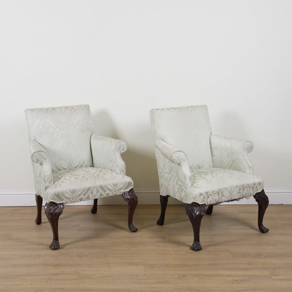 A PAIR OF 18TH CENTURY STYLE UPHOLSTERED ARMCHAIRS (2)