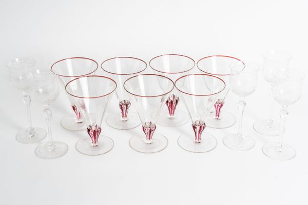 A SET OF FIVE STEVENS & WILLIAMS LONG STEMMED WINE GLASSES (12)