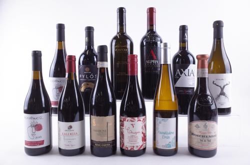 TEN BOTTLES VARIOUS RED AND TWO WHITE WINE