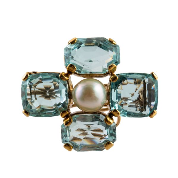 AN AQUAMARINE AND PEARL BROOCH