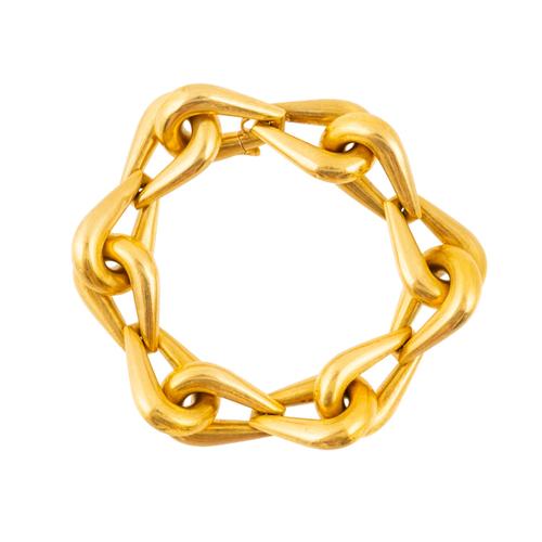 An 18CT GOLD FANCY LINK BRACELET