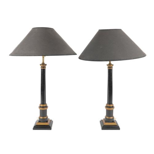 A PAIR OF GILT DECORATED BLACK EBONISED COLUMN TABLE LAMPS (2)