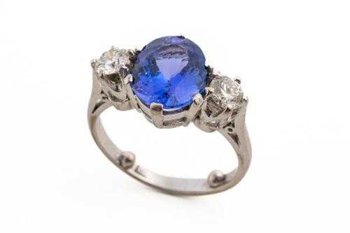 A TANZANITE AND DIAMOND THREE STONE RING