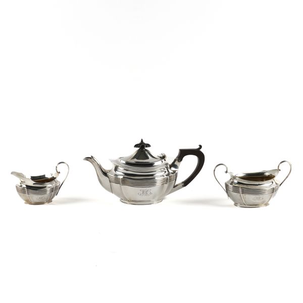 A SILVER THREE PIECE TEA SET (3)