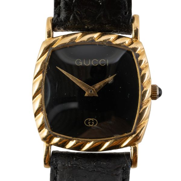 A GUCCI TWISTED ROPE 18CT GOLD WATCH