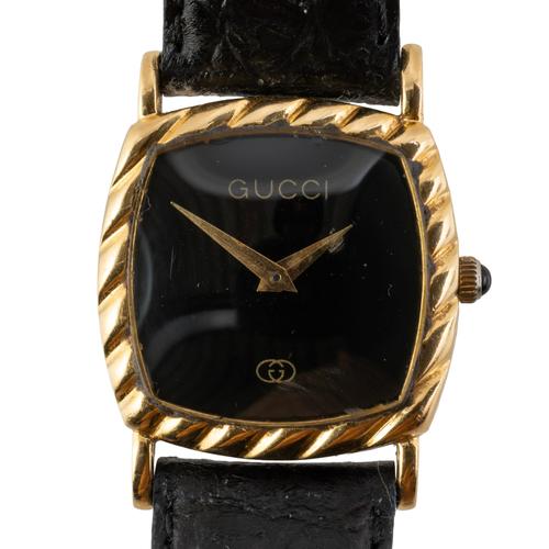 A GUCCI TWISTED ROPE 18CT GOLD WATCH