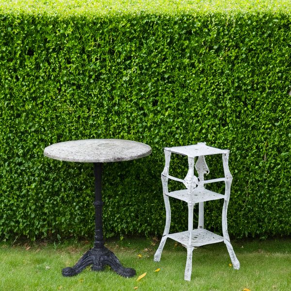 A CIRCULAR MARBLE TOPPED GARDEN TABLE (2)