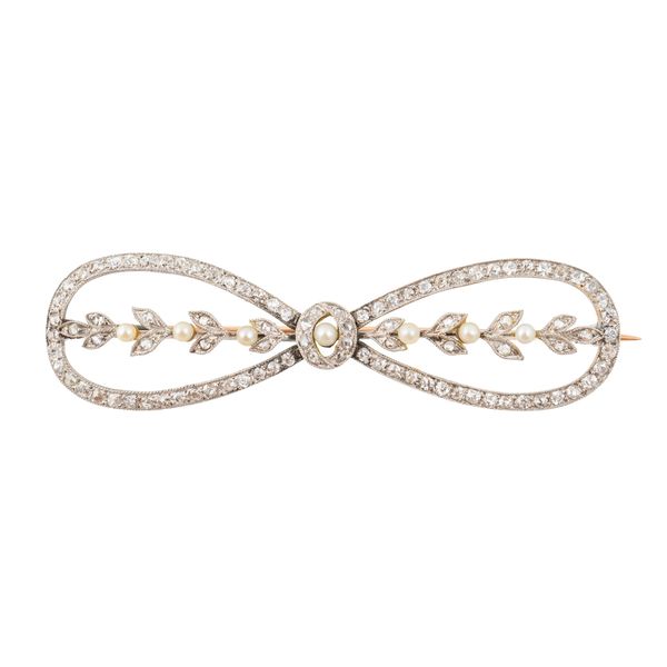 AN EDWARDIAN DIAMOND AND PEARL BOW BROOCH (2)