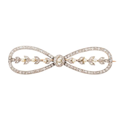 AN EDWARDIAN DIAMOND AND PEARL BOW BROOCH (2)