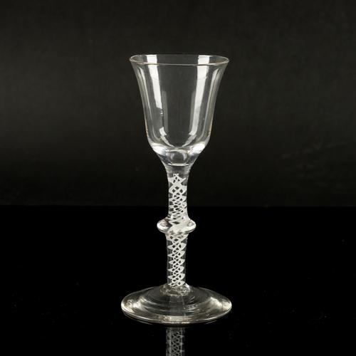 AN OPAQUE TWIST WINE GLASS