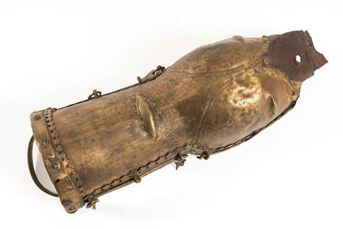 A INDIAN GAUNTLET SWORD (PATA) LACKING BLADE