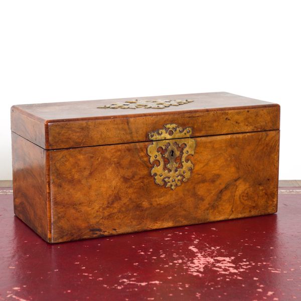 A 19TH CENTURY BURR WALNUT TWIN DIVISION TEA CADDY