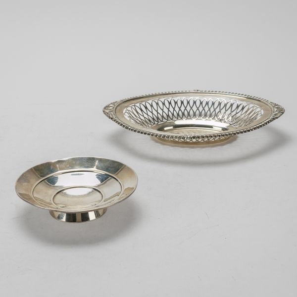 A SILVER SHAPED OVAL BASKET AND A SILVER CIRCULAR PEDESTAL DISH (2)