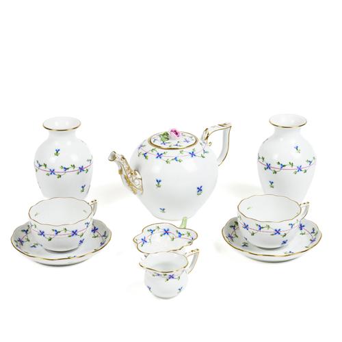 A GROUP OF HEREND `BLUE GARLAND' PATTERN PORCELAIN ( 10)