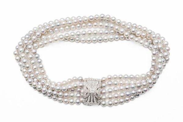 A FIVE STRAND PEARL CHOKER, BOXED (3)