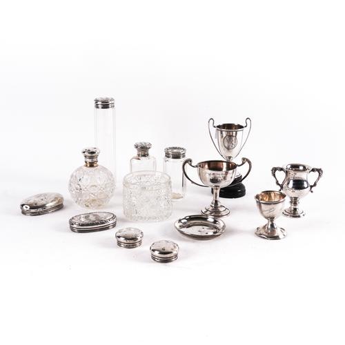 A GROUP OF SILVER AND SILVER MOUNTED WARES (16)