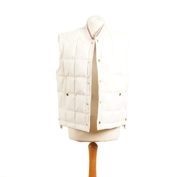 THOM BROWNE: A WHITE QUILTED GILLET (6)