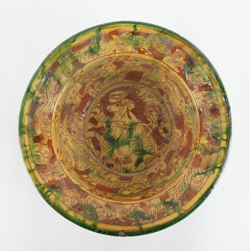 AN INCISED SLIPWARE POTTERY BASIN