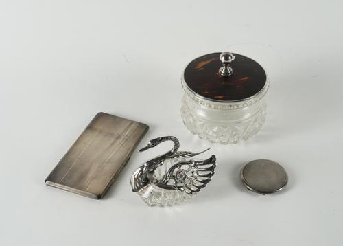 A GROUP OF SILVER AND SILVER MOUNTED WARES (4)