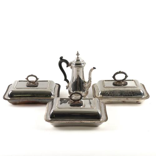 A GROUP OF PLATED WARES (7)