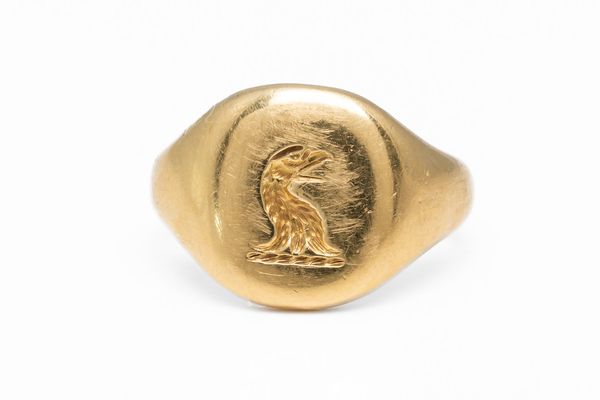 AN 18CT GOLD SIGNET RING