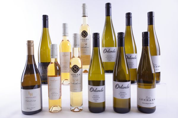 EIGHT BOTTLES AUSTRALIAN WHITE AND FOUR DESSERT WINE