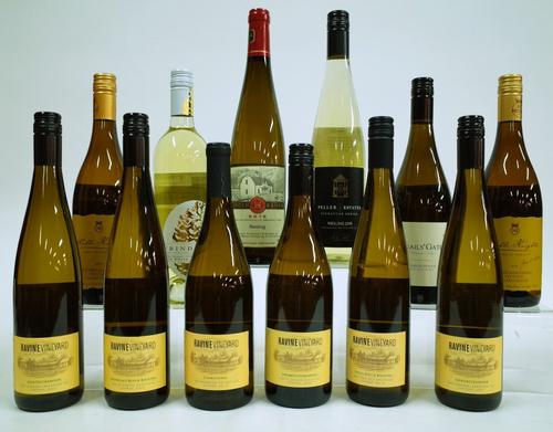 12 BOTTLES CANADIAN WHITE WINE