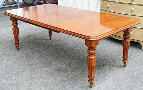 A Victorian style mahogany extending dining table