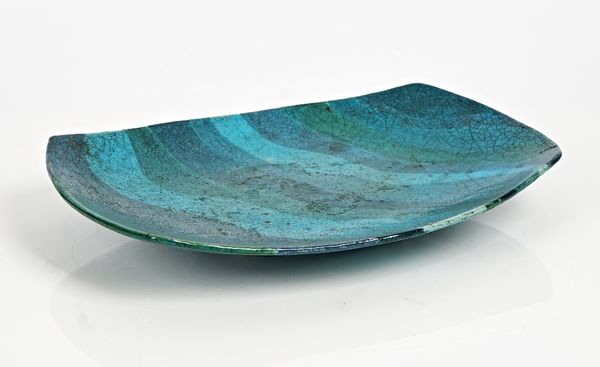 Elizabeth Raeburn ( born 1943), a raku shaped rectangular dish