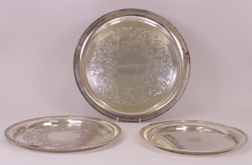A Sterling silver circular salver, the centre monogram engraved, diameter 28.5cm, weight 517 gms
