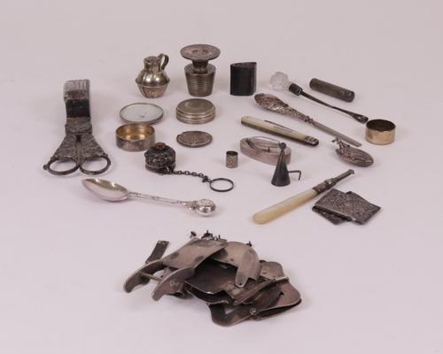 Silver mounts from a waistbelt and further items.