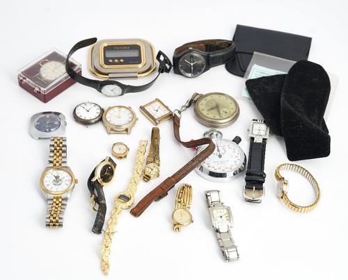 An Avia 9ct gold lady's bracelet wristwatch, having a sprung bar link bracelet, gross weight excluding the movement 8 gms, a silver cased lady's...