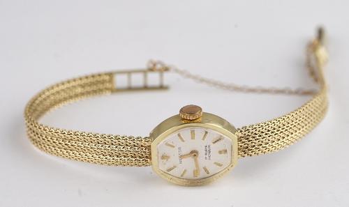 A Nestor lady's gold bracelet wristwatch.
