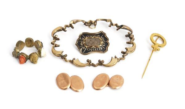 A Victorian mourning brooch and four further items, (5).