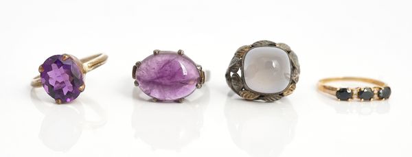 Four gem set rings, (4).