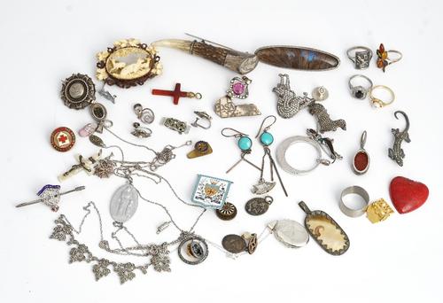 A group of silver mounted and other jewellery, comprising; an oval butterfly wing brooch, detailed 925,
