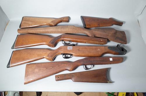 A Barnett Wildcat crossbow stock, six further gun stocks, seven telescopic sights, a quantity of air gun mainsprings,