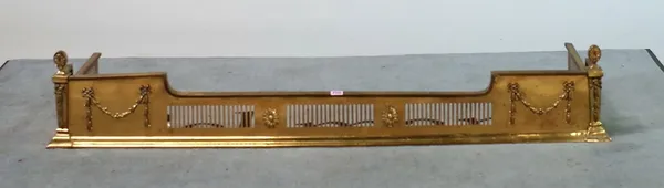 A late Victorian brass fender with swag decoration, 140cm wide; 27cm high